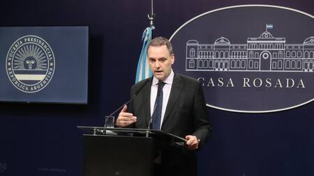 Conferencia de prensa de Manuel Adorni. Foto: Presidencia.