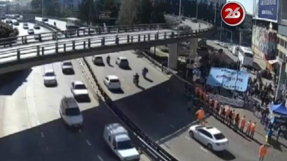 Corte parcial en Puente Pueyrredón - Canal 26
