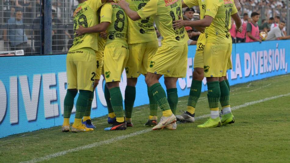Festejo de Defensa y Justicia ante Gimnasia (LP) (NA)