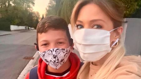 Evangelina Anderson y su hijo en regreso a las clases en Alemania