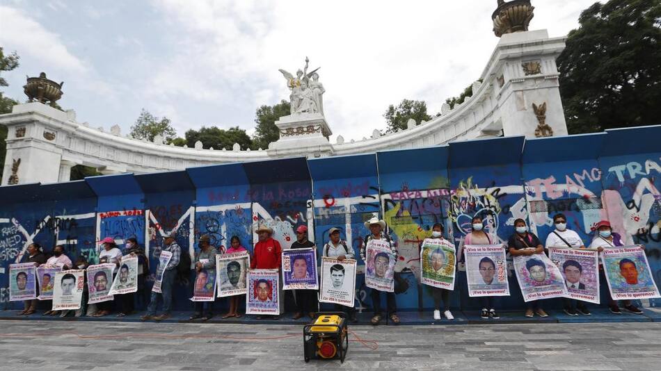 A 8 años de la desaparición de los 43 estudiantes de Ayotzinapa. Foto: EFE.