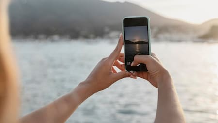 Celular, cámara. Foto: Freepik