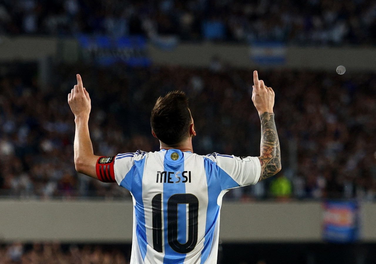 El característico festejo de Lionel Messi. Foto: Reuters.