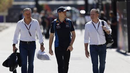 Max Verstappen junto a su padre Jos (derecha). Foto: Reuters.