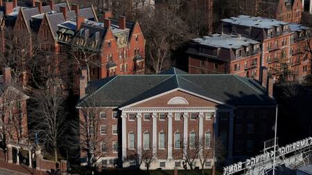 Un nuevo recorte presupuestario para la Universidad de Harvard. Foto: Reuters/Brian Snyder.