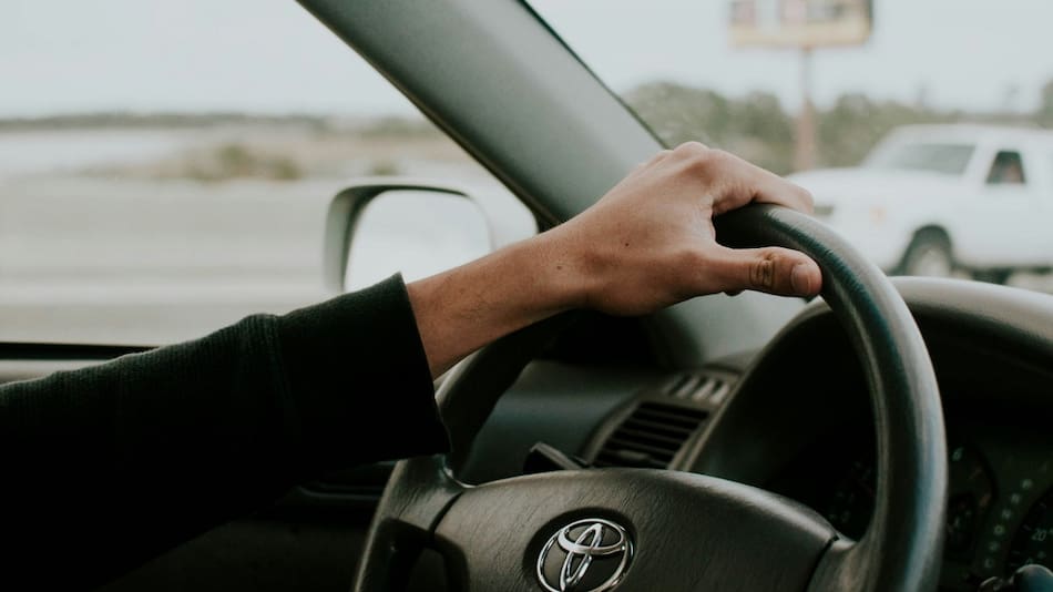 A la hora de querer comprar un usado, las multas pendientes ya no serán motivo por el que el vehículo quede retenido. Foto: Unsplash.