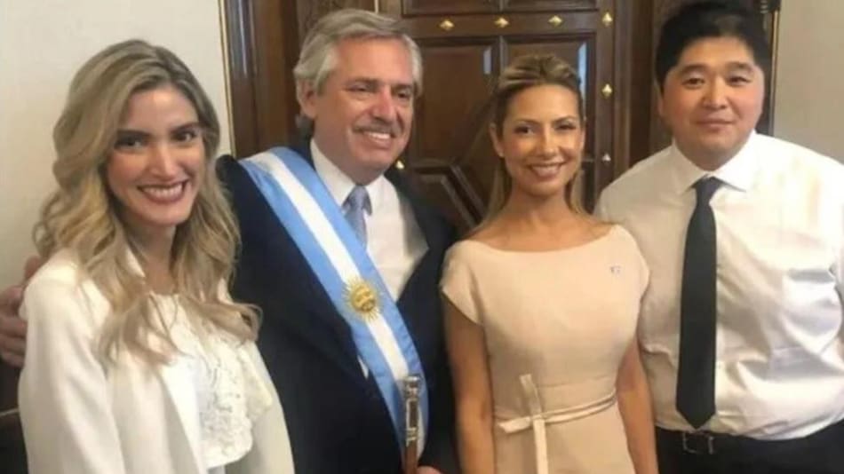 Alberto Fernández y Fabiola Yañez junto a Chien Chia Hong y Sofía Pacchi