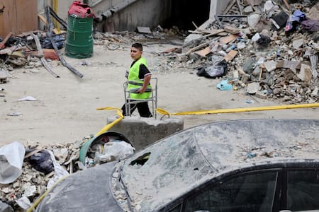 Enormes explosiones ocurridas en Beirut. Foto: Reuters/Mohamed Azakir.
