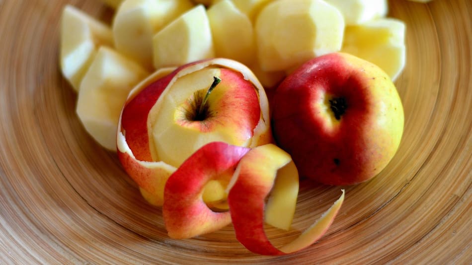 El poder de la cáscara de la manzana para ahuyentar insectos.