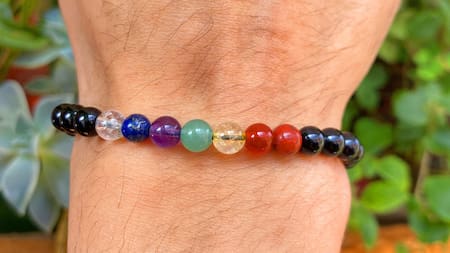 Pulsera de las siete chakras. Fuente: Captura.