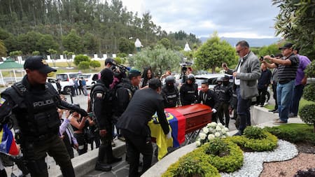 El último adiós a Fernando Villavicencio. Foto: Reuters.