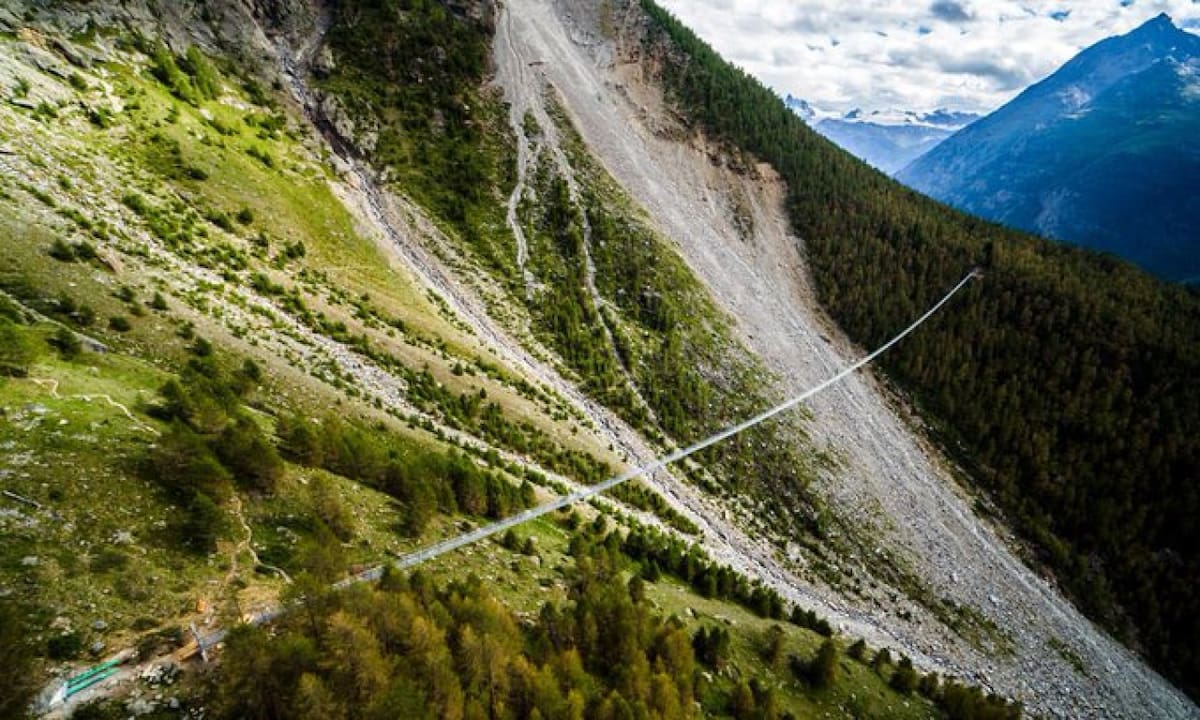 Puente Charles Kuonen, en Suiza. Foto X @HdAnchiano