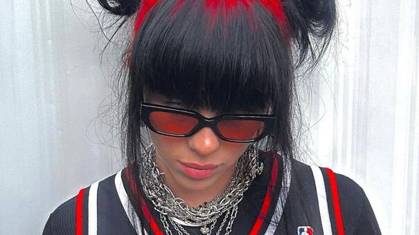 Una lata de gaseosa y una explosión: Billie Eilish sufrió un accidente doméstico