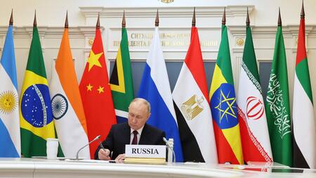 Vladimir Putin en reunión con los integrantes de los BRICS. Reuters