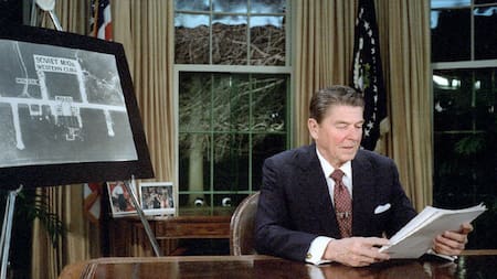 “Cuando bajar impuestos hace crecer la economía: la vigencia de la Curva de Laffer, de Ibn Jaldún a Reagan y Argentina”, por Germán Luis Kammerath