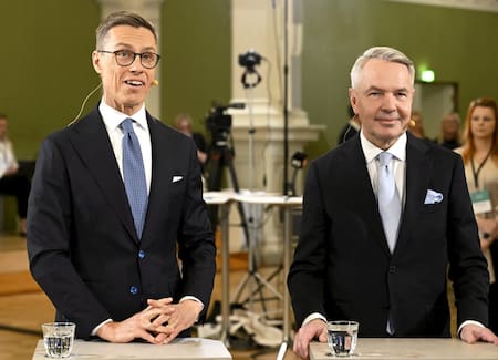 El candidato presidencial del Partido de Coalición Nacional (NCP), Alexander Stubb junto al candidato respaldado por el Partido Verde para una asociación electoral no partidista, Pekka Haavisto, en Helsinki, Finlandia. Foto: Reuters