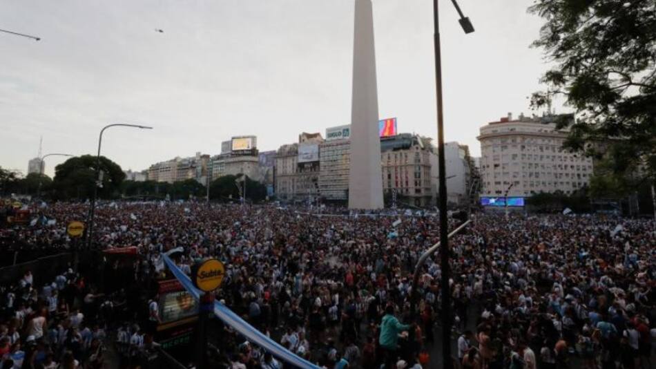 Festejos en el Obelisco. Foto: NA