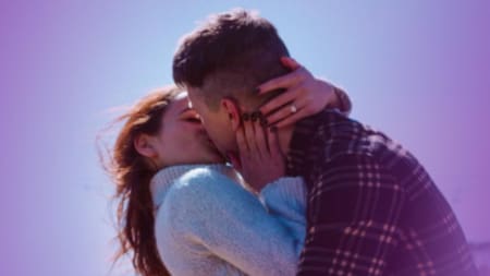 Besar para vivir mejor: el hábito que fortalece el amor de la pareja y combate el envejecimiento, según la ciencia