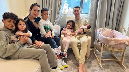 Cristiano Ronaldo junto a su familia, AGENCIA NA