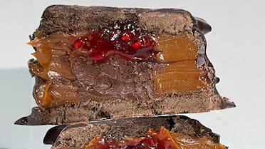 Adiós a los clásicos de maicena: cómo hacer los mejores alfajores con tapas de chocolate y sorprender en Navidad