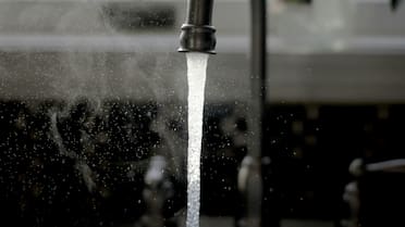 Alerta por contaminación: recomiendan no beber el agua de varias localidades de Buenos Aires por altos niveles de arsénico