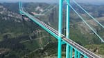 El puente más alto del mundo lo tiene China: reduce trayectos de 2 horas a 2 minutos y cuenta con una impresionante cascada