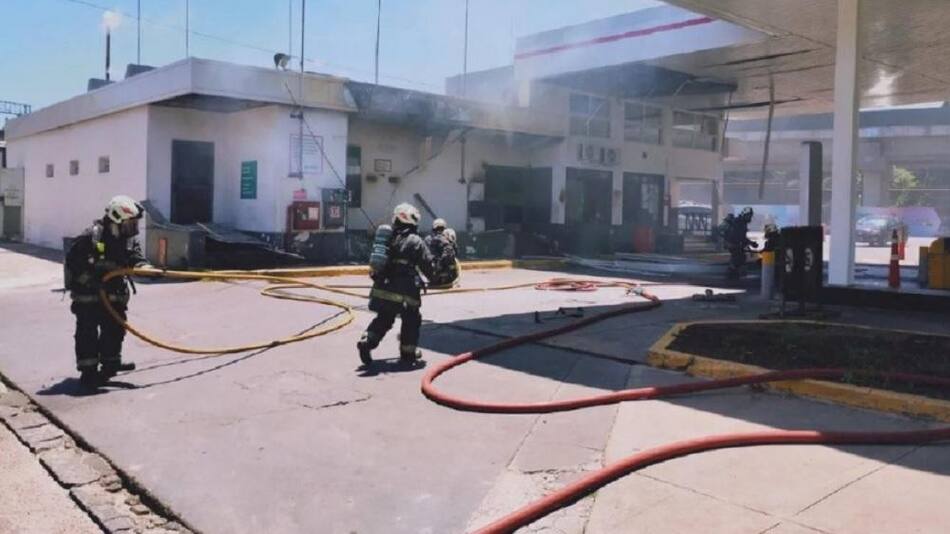 Explosión en La Paternal: incendio y pánico en una estación de servicio