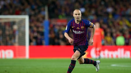 Andrés Iniesta se retira de las canchas. Foto: NA.