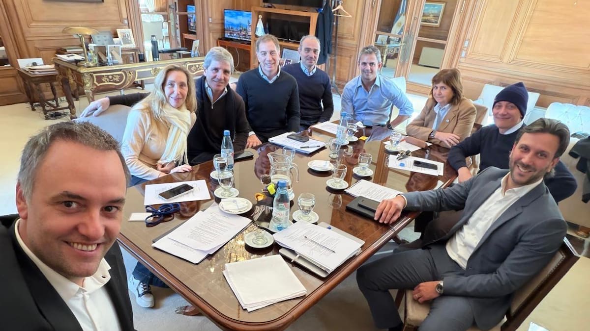 Sin la presencia de Milei y con el reencuentro de cuatro figuras clave: la mesa política del Gobierno se reunió en Casa Rosada