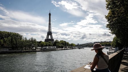 El Río Sena frente a la torre Eiffel. Foto: EFE
