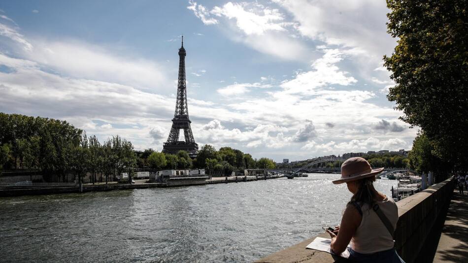 El Río Sena frente a la torre Eiffel. Foto: EFE