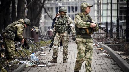 Militares rusos en Mariupol, ALEXANDER NEMENOV / AFP