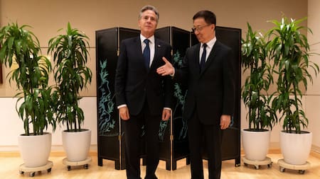 Reunión entre Han Zheng y Antony Blinken. Foto: Reuters.