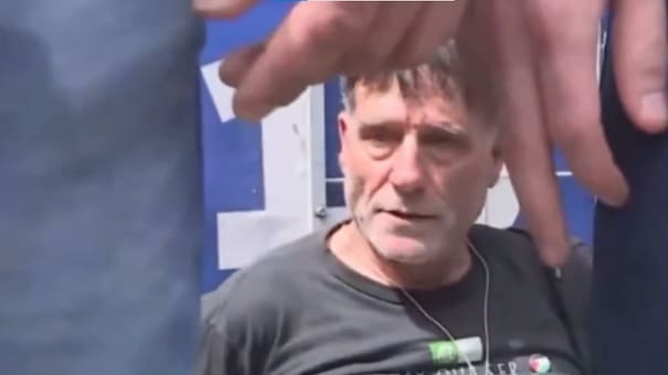 Detuvieron a dos personas en la marcha de jubilados en el Congreso: uno de ellos era el Padre Paco