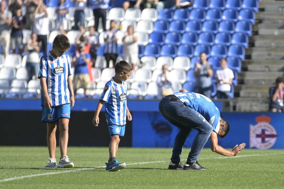 Homenaje a Lionel Scaloni en Deportivo La Coruña. Foto: EFE