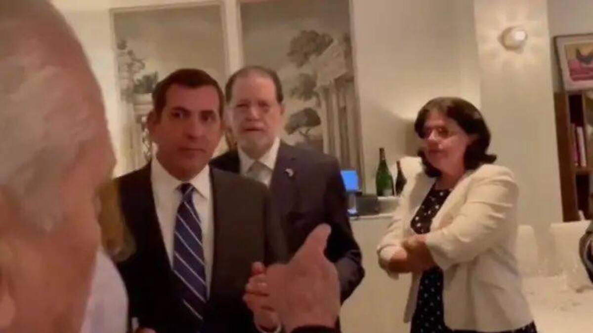 La embajadora de Cuba enfadada por el incidente. Foto Twitter @padroncueto.