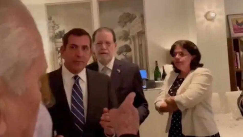 La embajadora de Cuba enfadada por el incidente. Foto Twitter @padroncueto.