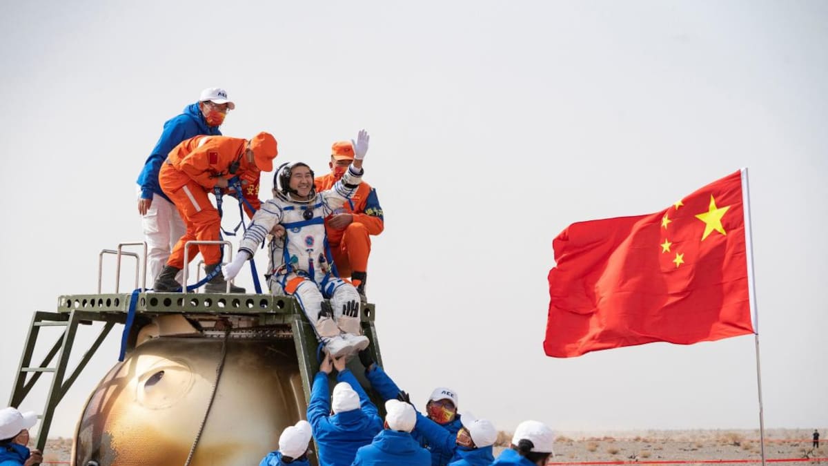 Astronautas chinos regresaron a la Tierra tras misión récord, REUTERS