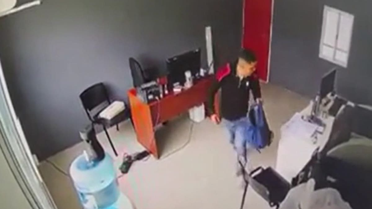 Robo en una carnicería. Foto: captura cámara de seguridad.