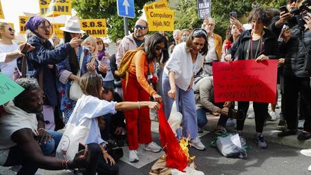 Protestas frente a la embajada de Irán en España_EFE