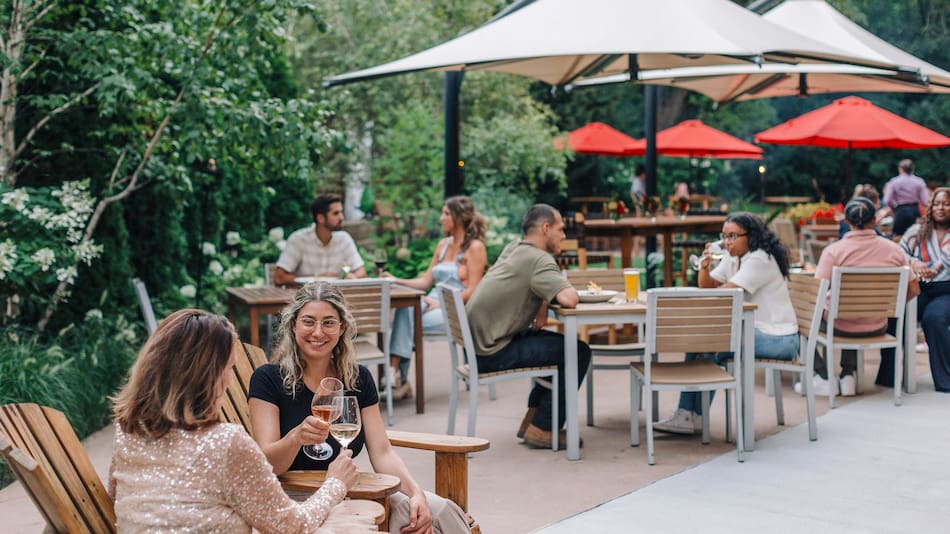 Pinstripes, cadena de entretenimiento gastronómico.