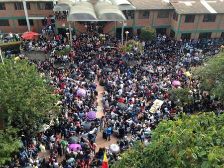 Asamblea estudiantil en la Universidad Distrital Francisco José de Caldas. Foto: X.