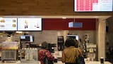 Polémica en Francia: prohibieron la apertura de restaurantes de comida rápida