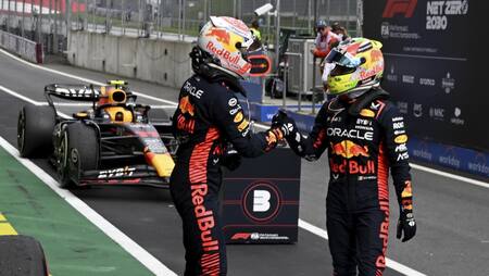Checo Pérez y Max Verstappen. Foto: EFE.