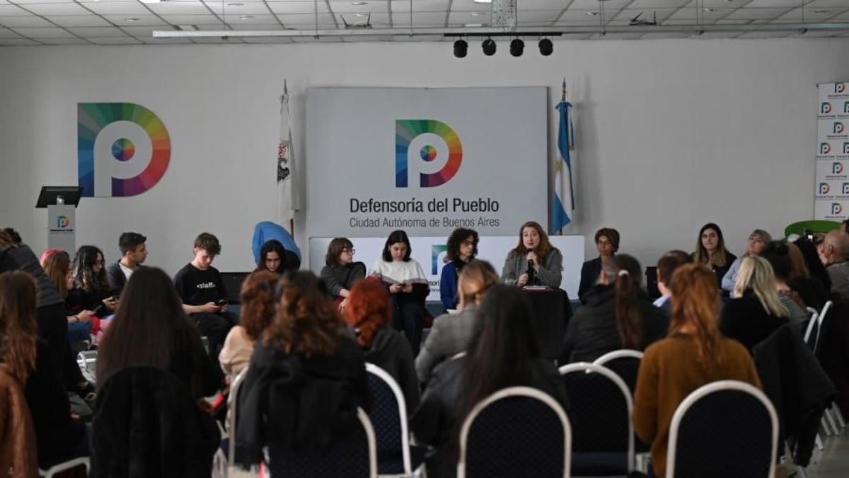 Policías en las escuelas tomadas: presentan una acción judicial para que se retiren