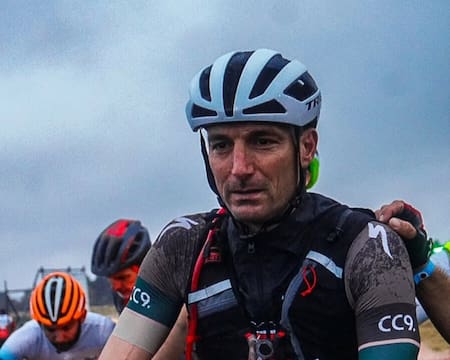 Lionel Scaloni en el Desafío Río Pinto de ciclismo. Foto: Instagram @riopinto