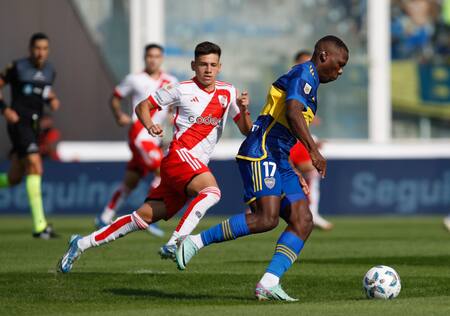 Luis Advíncula, River vs Boca, Copa de la Liga. Foto: NA