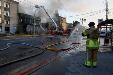 Consecuencias de los ataques rusos con drones y misiles. Foto: Reuters/Valentyn Ogirenko.