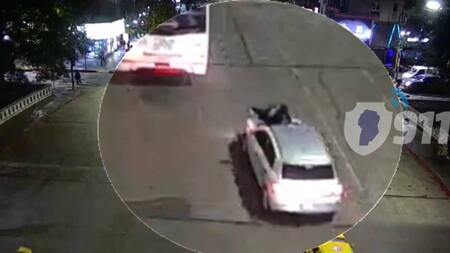 El momento en el que el policía es arrastrado por el conductor. Foto: captura de video.