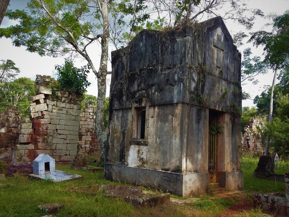Cementerio de Santa Ana, Misiones. Foto: Facebook